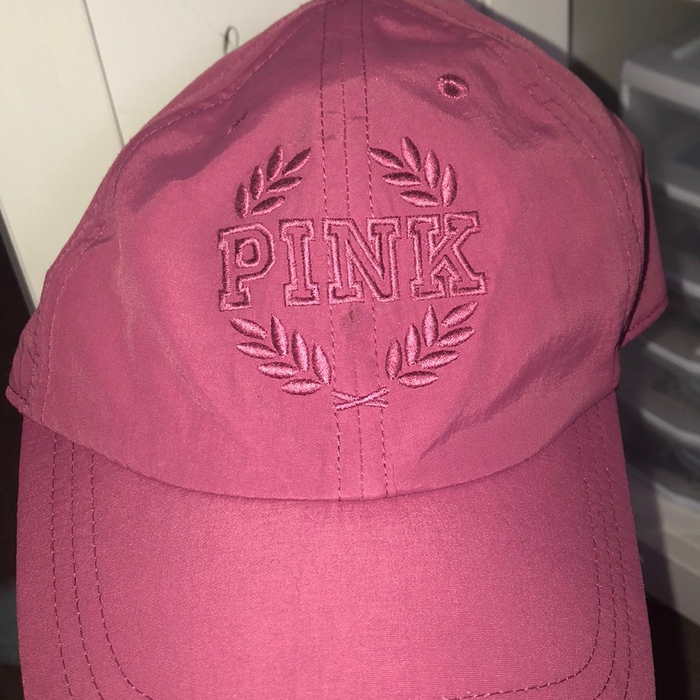 pink hat